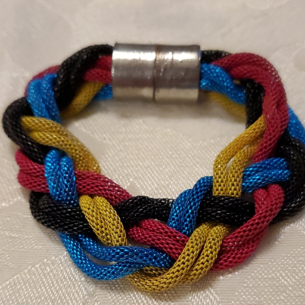 Multicolor Braided Bracelet with Magnetic Clasp. 4462